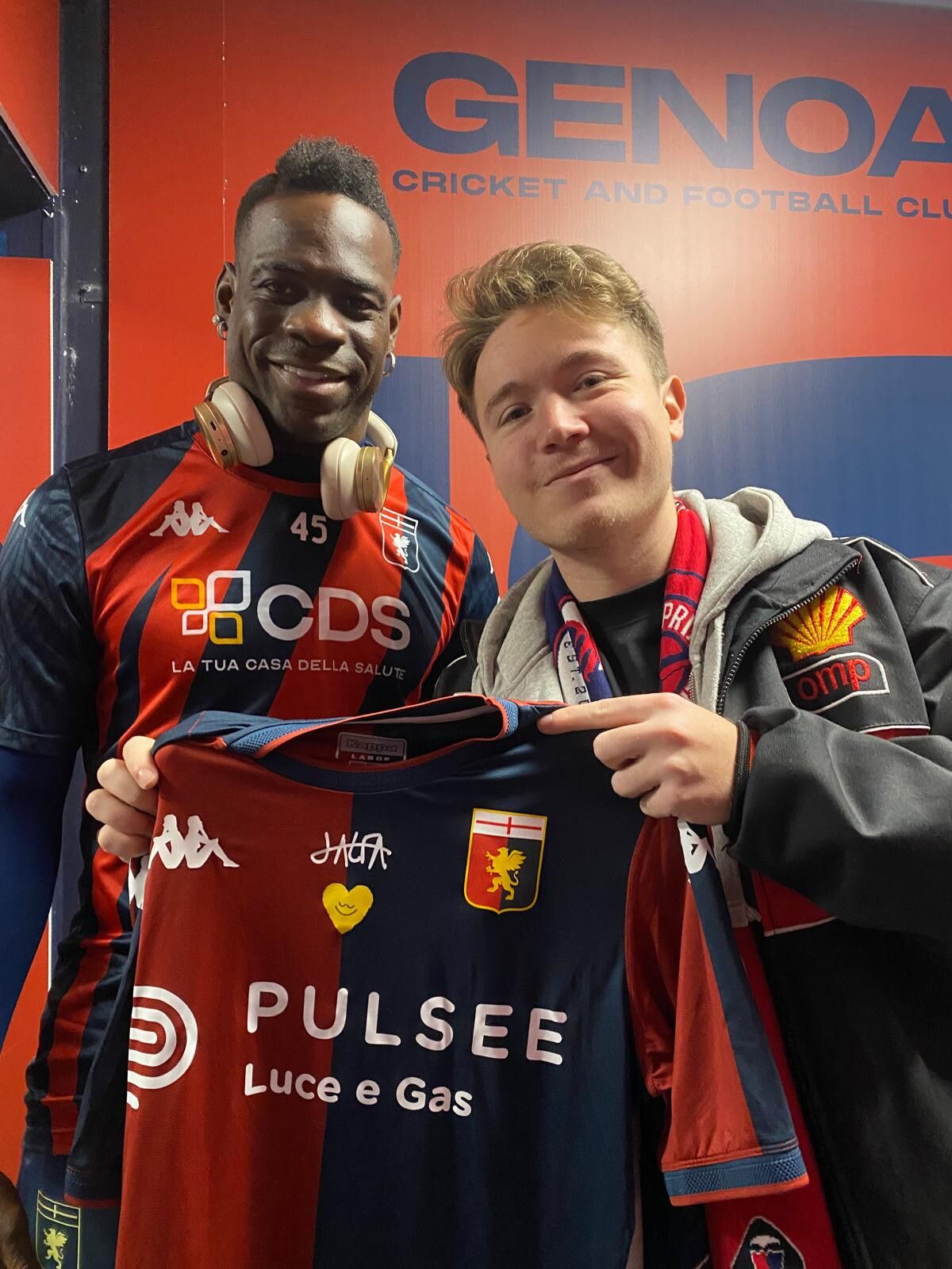 Genoa la maglia col cuore giallo di Alfa e per l istituto Gaslini