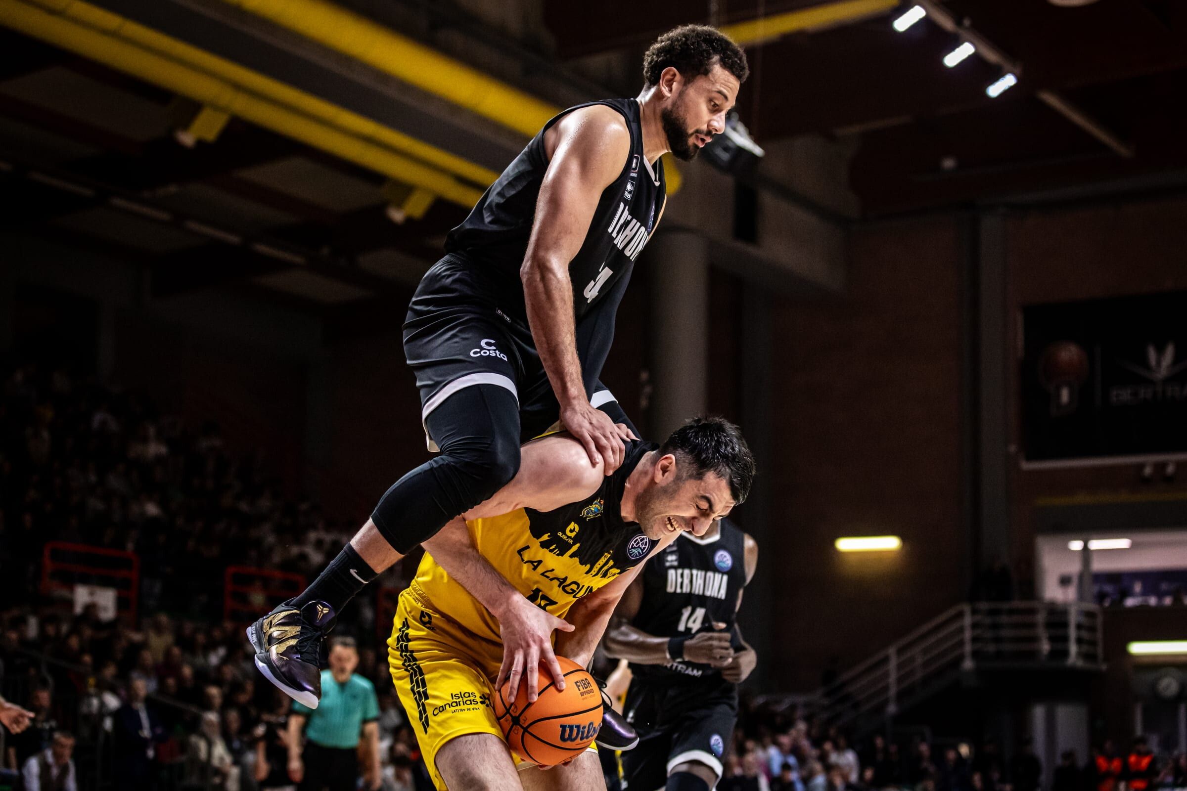 © FIBA