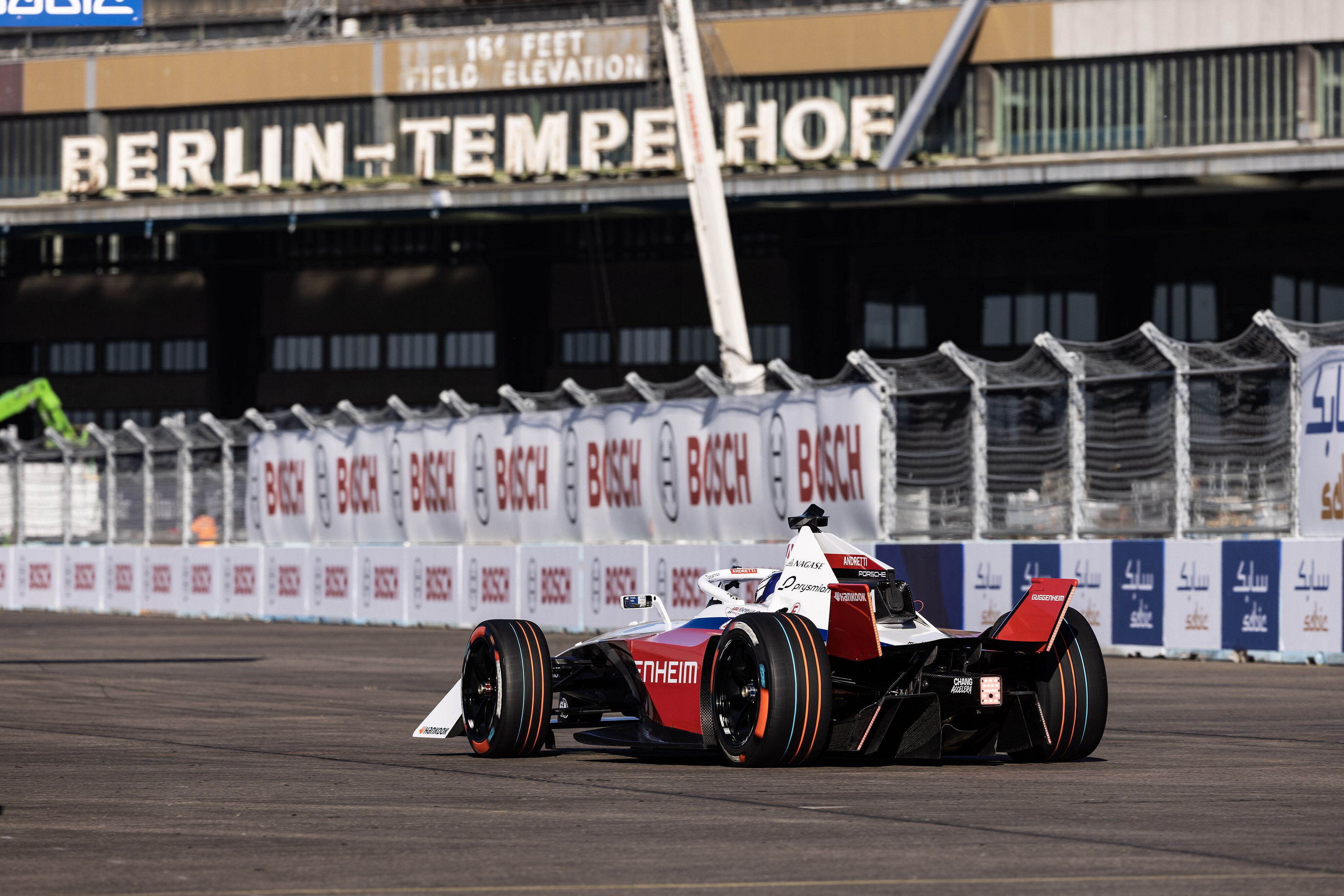 © FormulaE