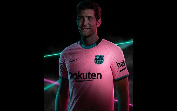 Barcellona Messi testimonial della terza maglia 2021 Sportmediaset