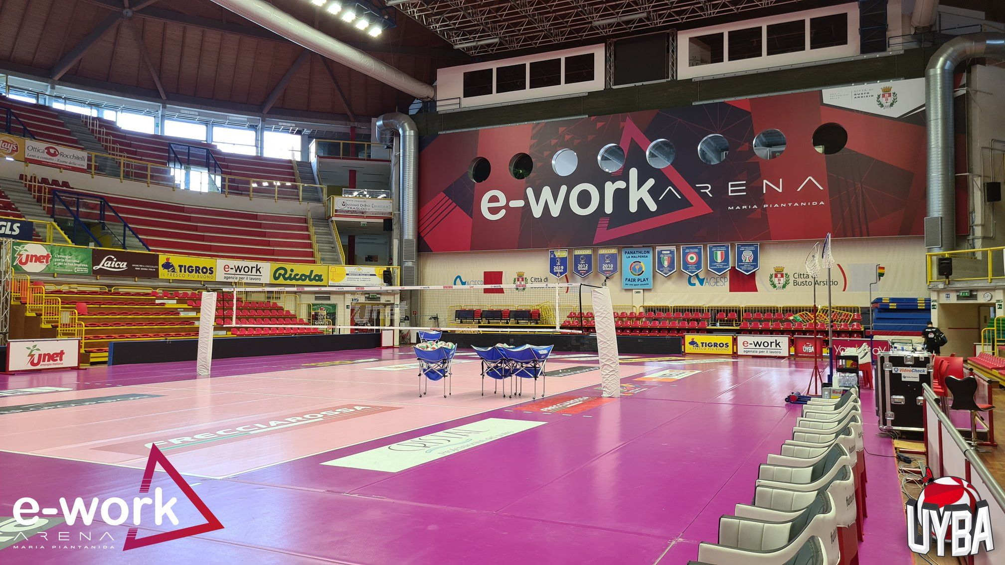 © UYBA Volley  | Il teatro delle storie sportive e delle imprese storiche della UYBA Volley cambia denominazione: inaugurato nel 1997 e dal 2007 Palayamamay, diventa e-work Arena. 