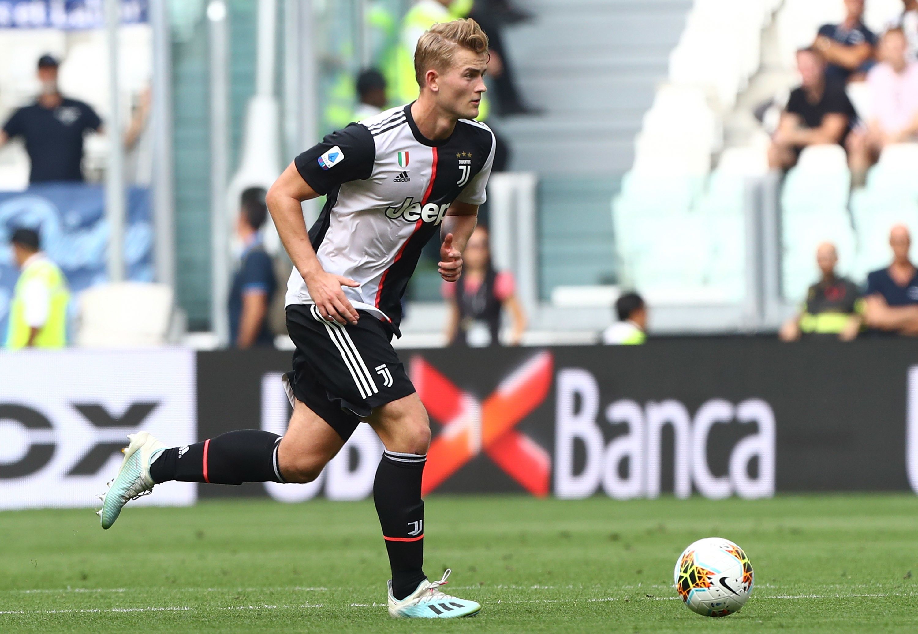 De Ligt (Juventus): ingaggio 8 milioni, perderebbe