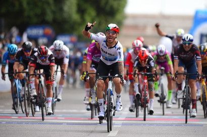 © Getty Images  | Giacomo Nizzolo ha vinto in volata la tappa Ravenna-Verona di 198 km. Al secondo e terzo posto si sono classificati rispettivamente Edoardo Affini e Peter Sagan.