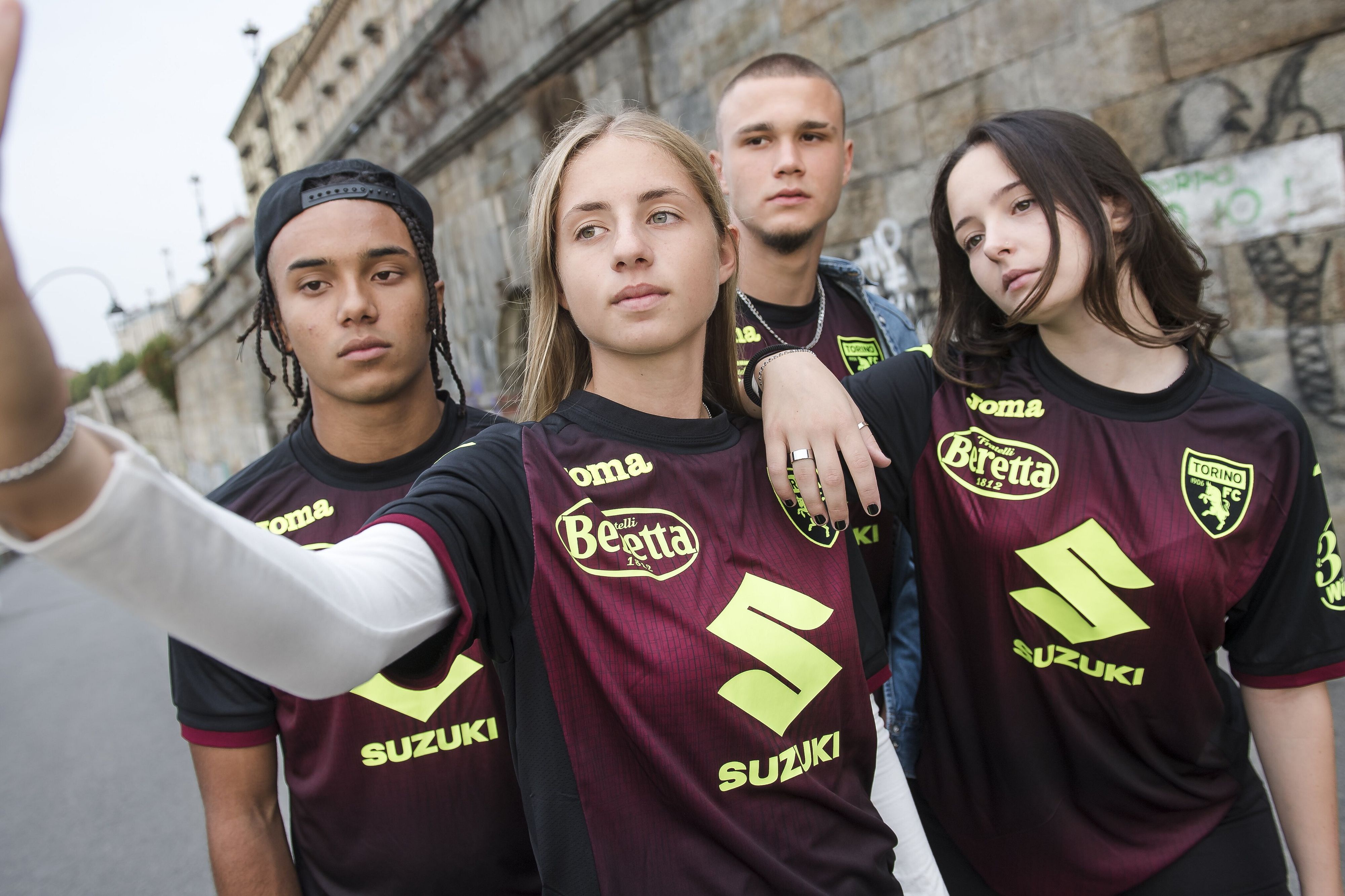Torino presentata la terza maglia della stagione 2022 23 Sportmediaset