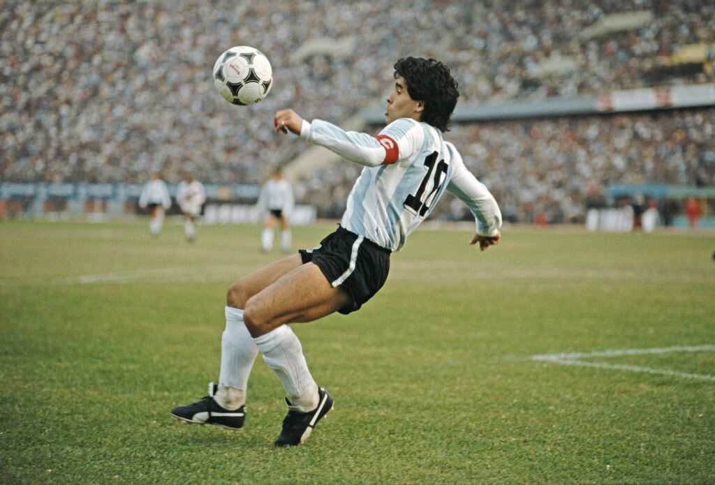 © Getty Images  |  Diego Armando Maradona (solo dal 1994 il riconoscimento viene assegnato a chiunque giochi in Europa, indipendentemente dal continente di nascita. Prima spettava solo agli europei)