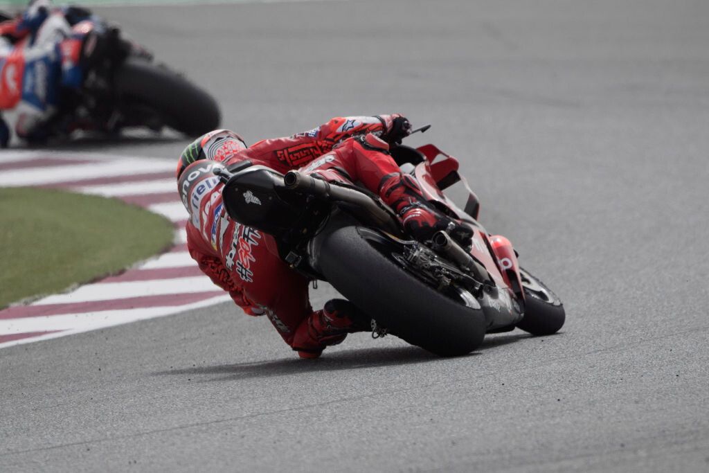 © Getty Images  | Il mondiale non inizia bene per Pecco, con il nono posto in griglia in Qatar e, soprattutto, il ritiro forzato a causa della caduta a 11 dalla fine.