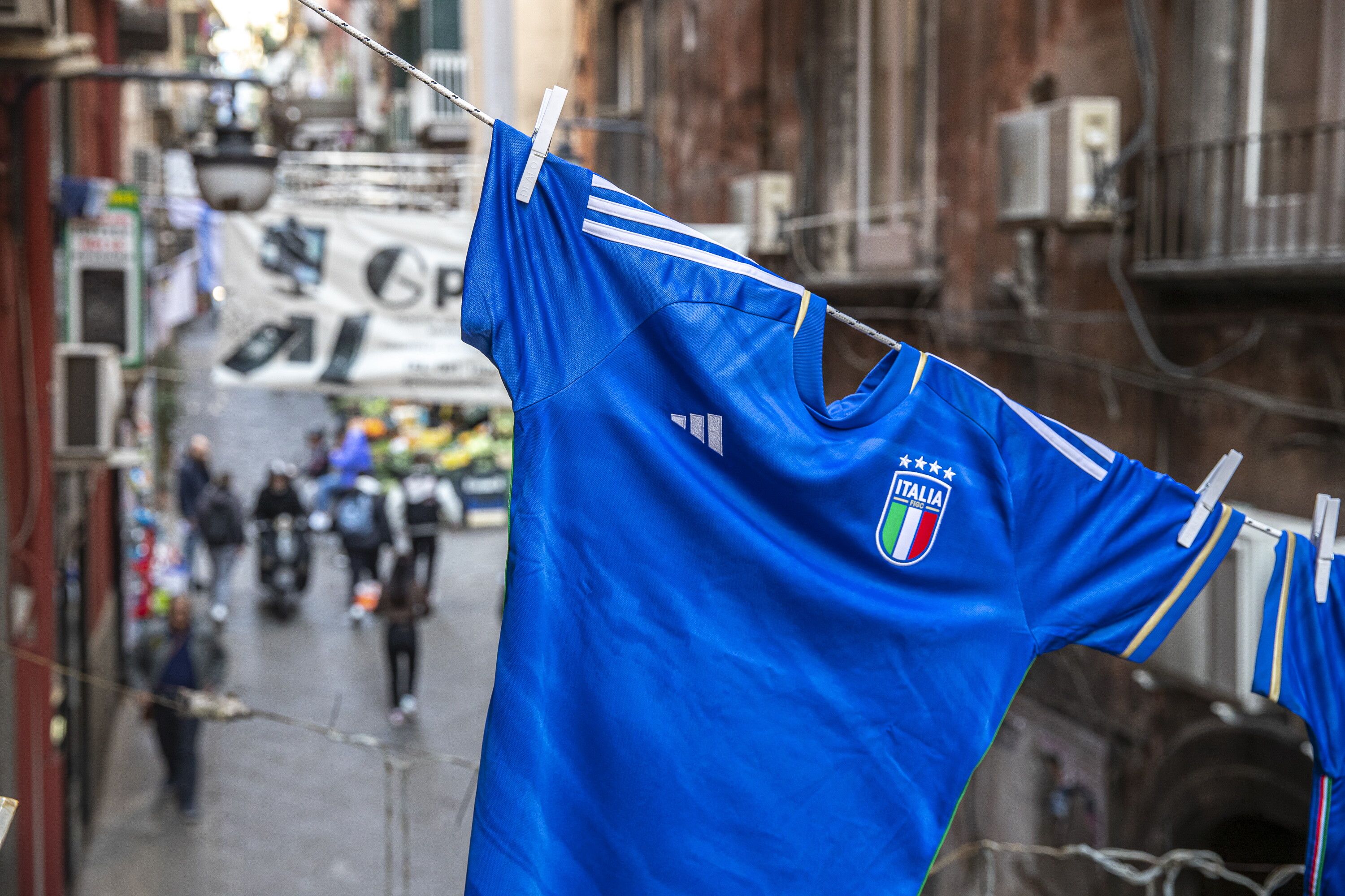 Italia evento a Napoli per il debutto della nuova maglia Adidas