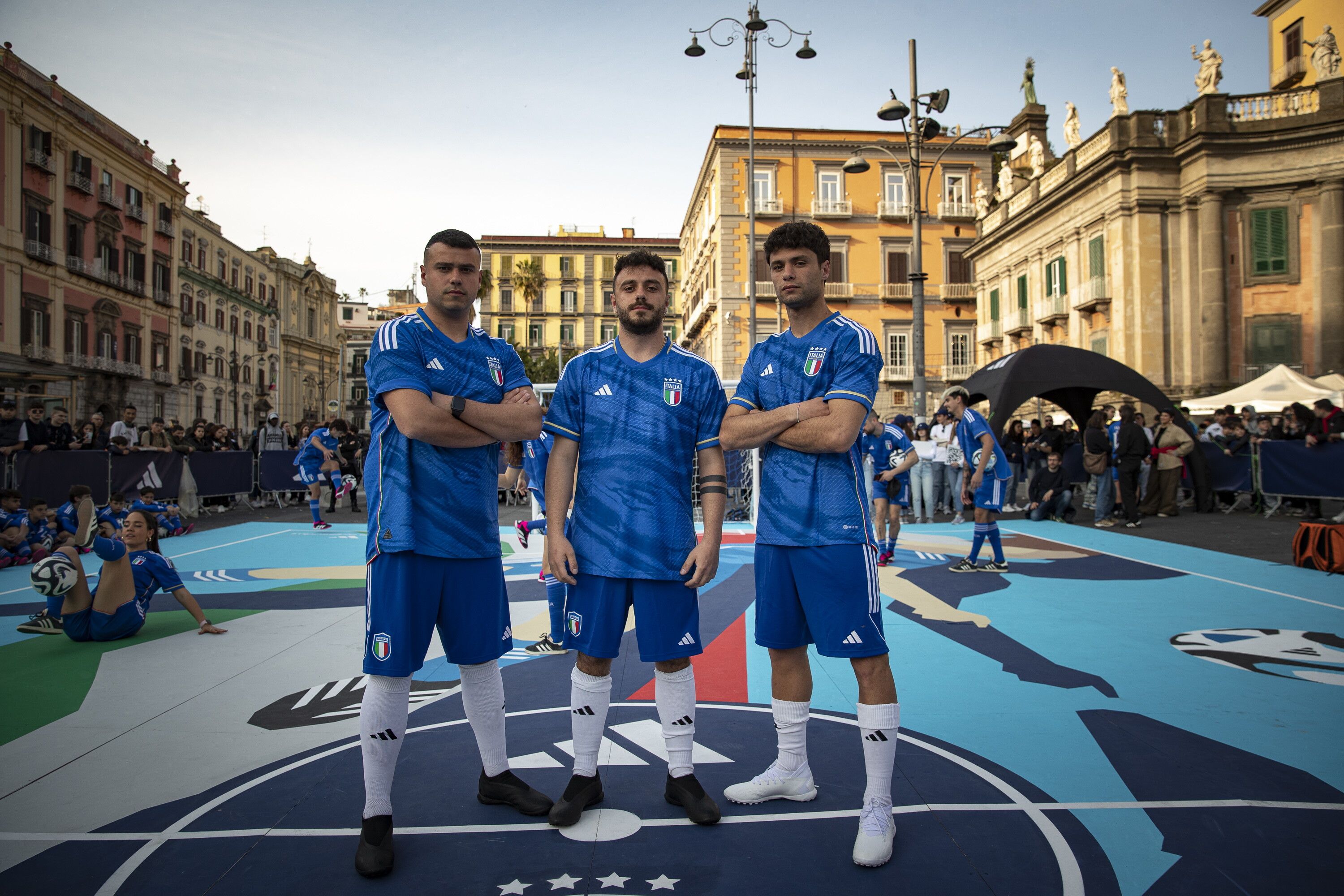 Italia evento a Napoli per il debutto della nuova maglia Adidas