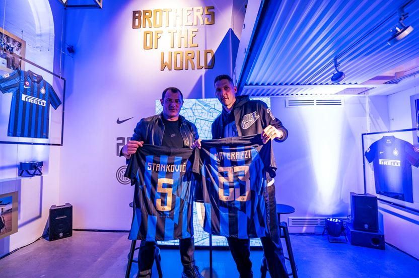 Stankovic e Materazzi gia in clima derby ecco la maglia speciale Sportmediaset