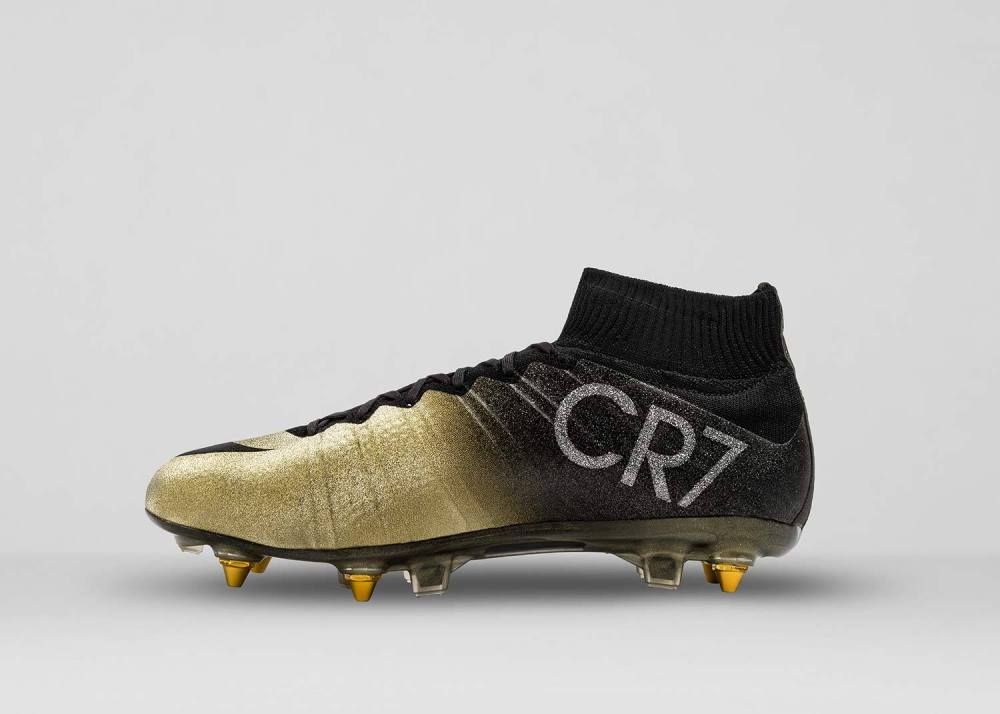 Cr7 scarpe oro discount