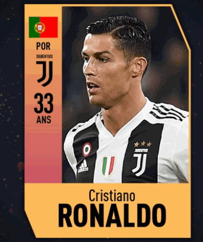   | 10 luglio - Un addetto dell'aeroporto di Pisa fotografa Andrea Agnelli. Direzione: Grecia da Cristiano Ronaldo.