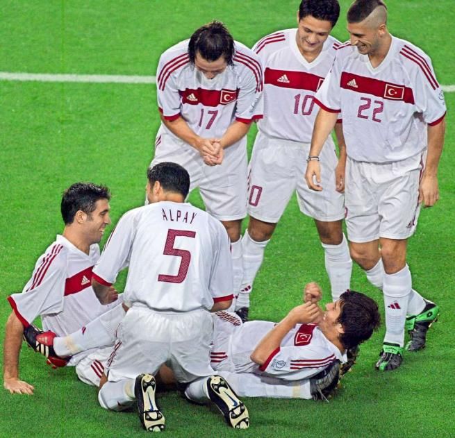 © -afp | Il gol più veloce della storia dei Mondiali è del turco Hakan Sukur, che segnò dopo soli 15 secondi Turchia alla Corea del Sud nella finale per il 3°-4° posto del 2002