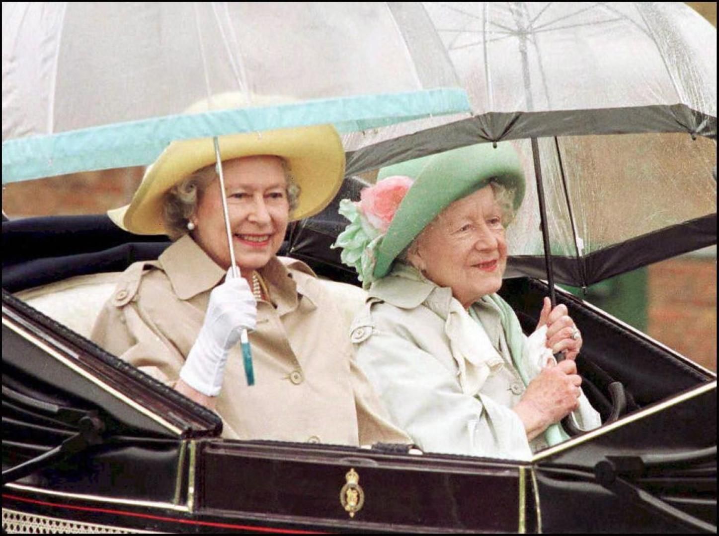 © -afp  | Un cappello di fiori - La regina Elisabetta nel corso dell'ultimo Royal Ascot