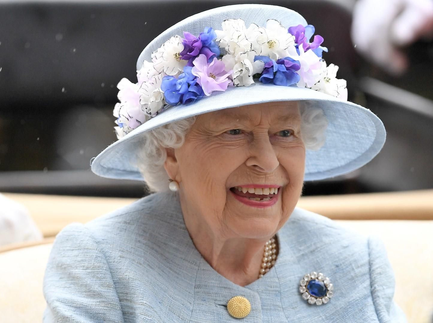 © -afp  | Un cappello di fiori - La regina Elisabetta nel corso dell'ultimo Royal Ascot