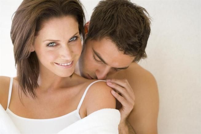 © Corbis  | Combatti la routine e rinnova la coppia grazie al potere della bella stagione, che stuzzica il desiderio e... invoglia a spogliarsi