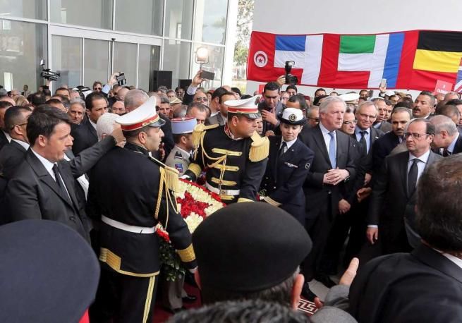 © ansa  | La stele in memoria delle 22 vittime dell'attacco al museo del Bardo