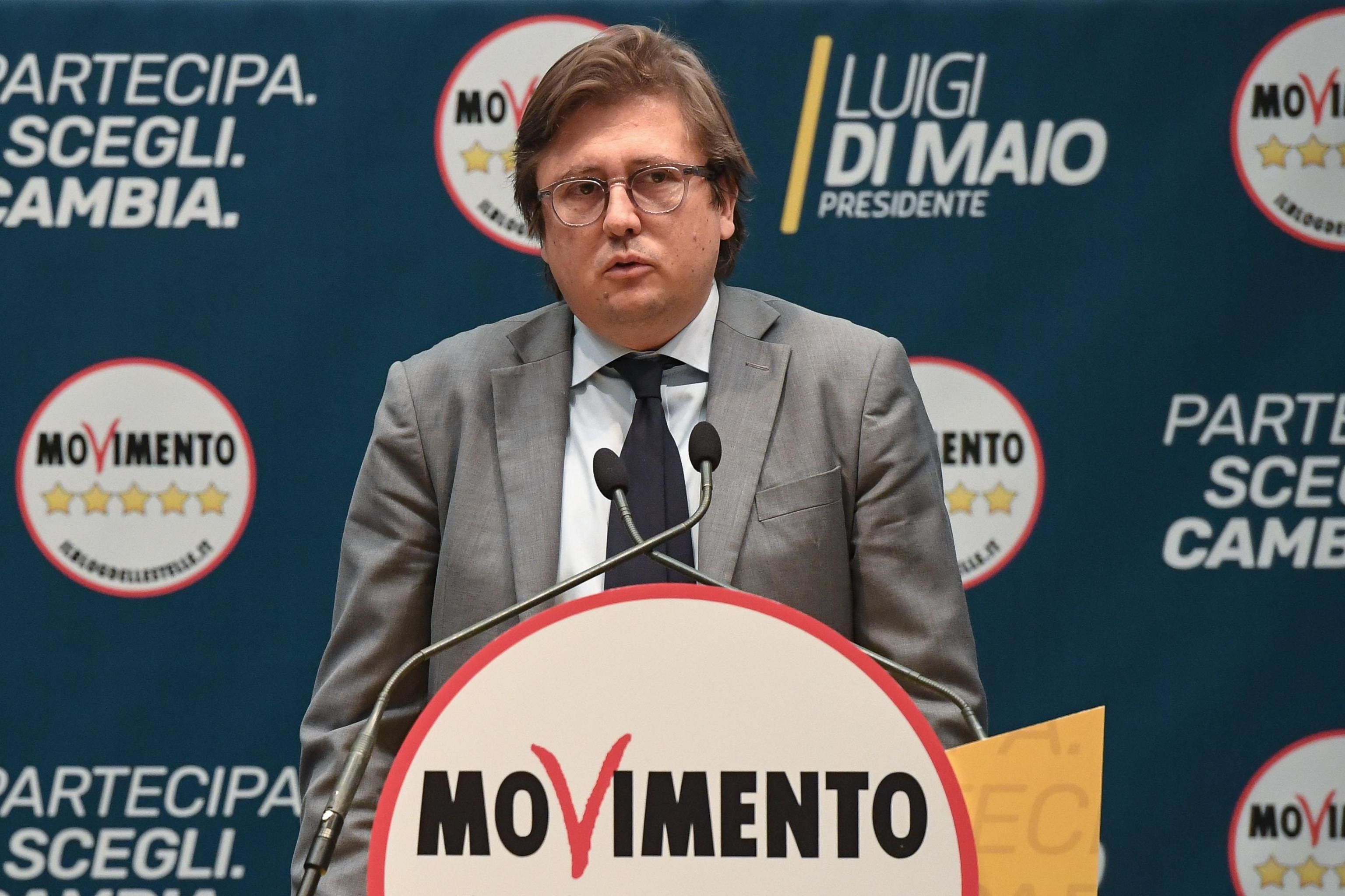 © ansa  | Il presidente della Regione Campania Vincenzo de Luca ha appoggiato la posizione del premier: “Draghi ha fatto bene a dire che si va verso l’obbligo di vaccinazione” 