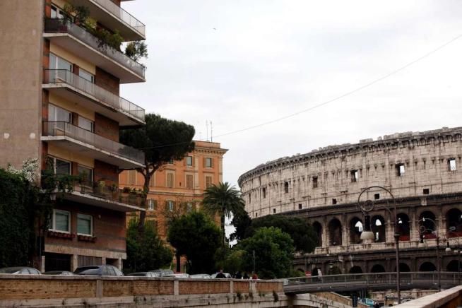 © ansa  | L'abitazione romana dell'ex ministro dello Sviluppo economico, Claudio Scajola