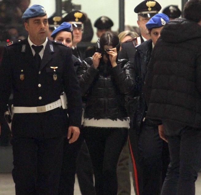 © ansa  | Martina Levato scortata dopo l'udienza di oggi (27 gennaio), a Milano. La 23enne è stata accompagnata dal tribunale del capoluogo lombardo al carcere di San Vittore.