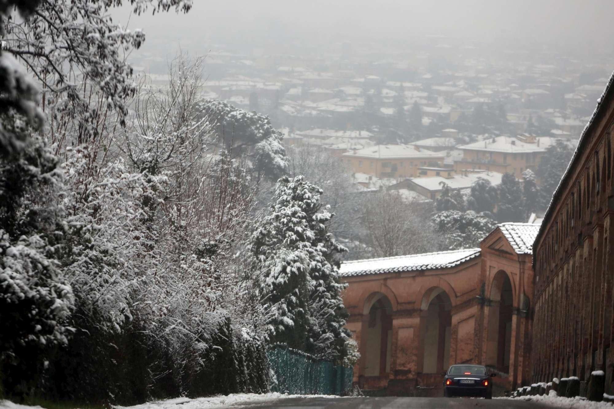 © ansa  | Bologna e i colli imbiancati