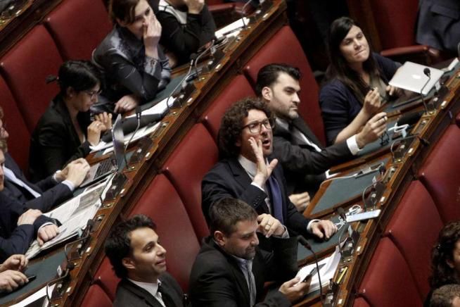 © ansa  | Il doppio tweet con cui Renzi ha replicato alle proteste