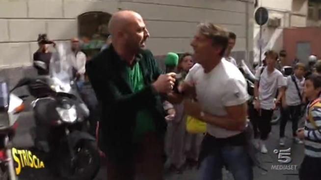 © da-video  | 
   