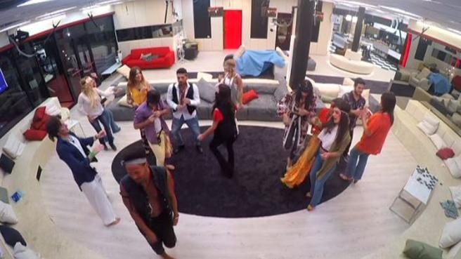 © da-video  | 
   
