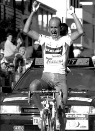 © Dal Web  | Nel 1994 la sua esplosione come ciclista professionista al Giro d'Italia, dove parte da gregario di Claudio Chiappucci ma poi diventa il leader della Carrera. Vince le tappe di Merano e dell'Aprica e arriva secondo nella classifica generale finale.
