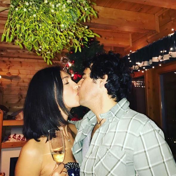 © instagram  | Bacio sotto il vischio per Caterina Balivo