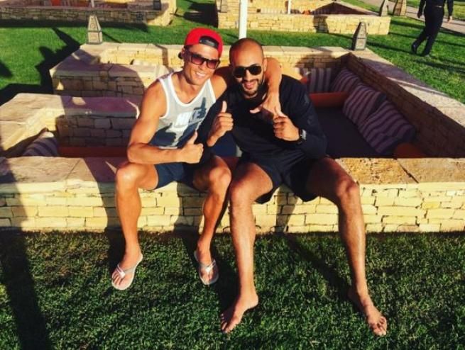 © instagram  | 
   