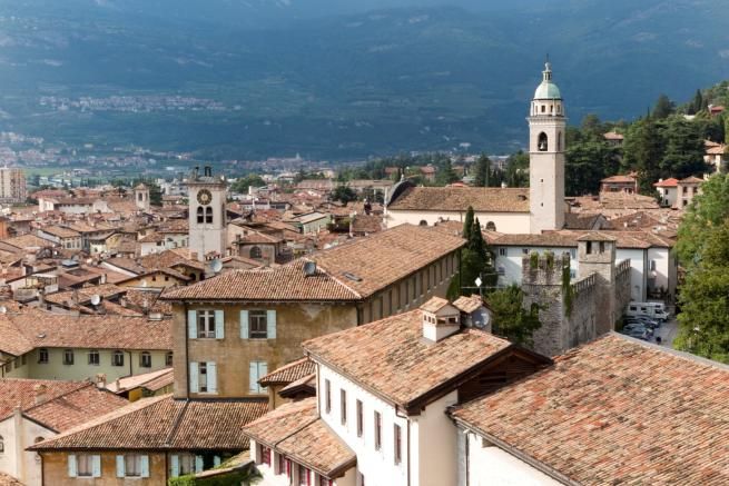© ufficio-stampa  | 
      
      Rovereto. il castello al tramonto, Foto Carlo Baroni.
   
   