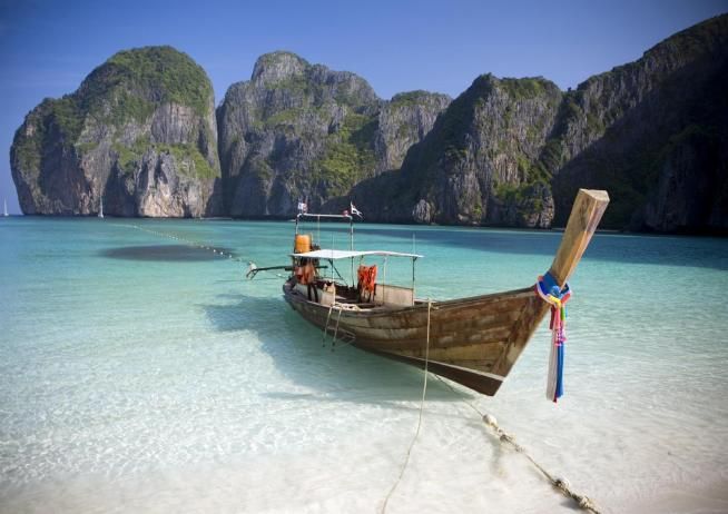 © istockphoto  | 
      Phuket – E’ una delle più amate della Thailandia: spiagge eccezionali e prezzi abbordabili. 
   