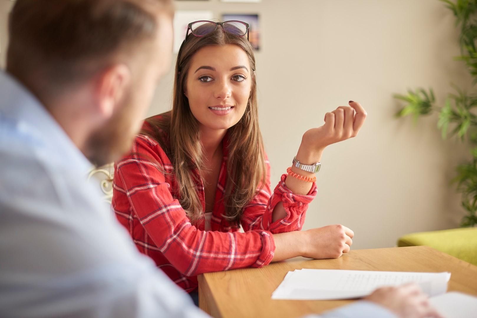 © istockphoto  | La stretta di mano: dice molto fin dal primo saluto