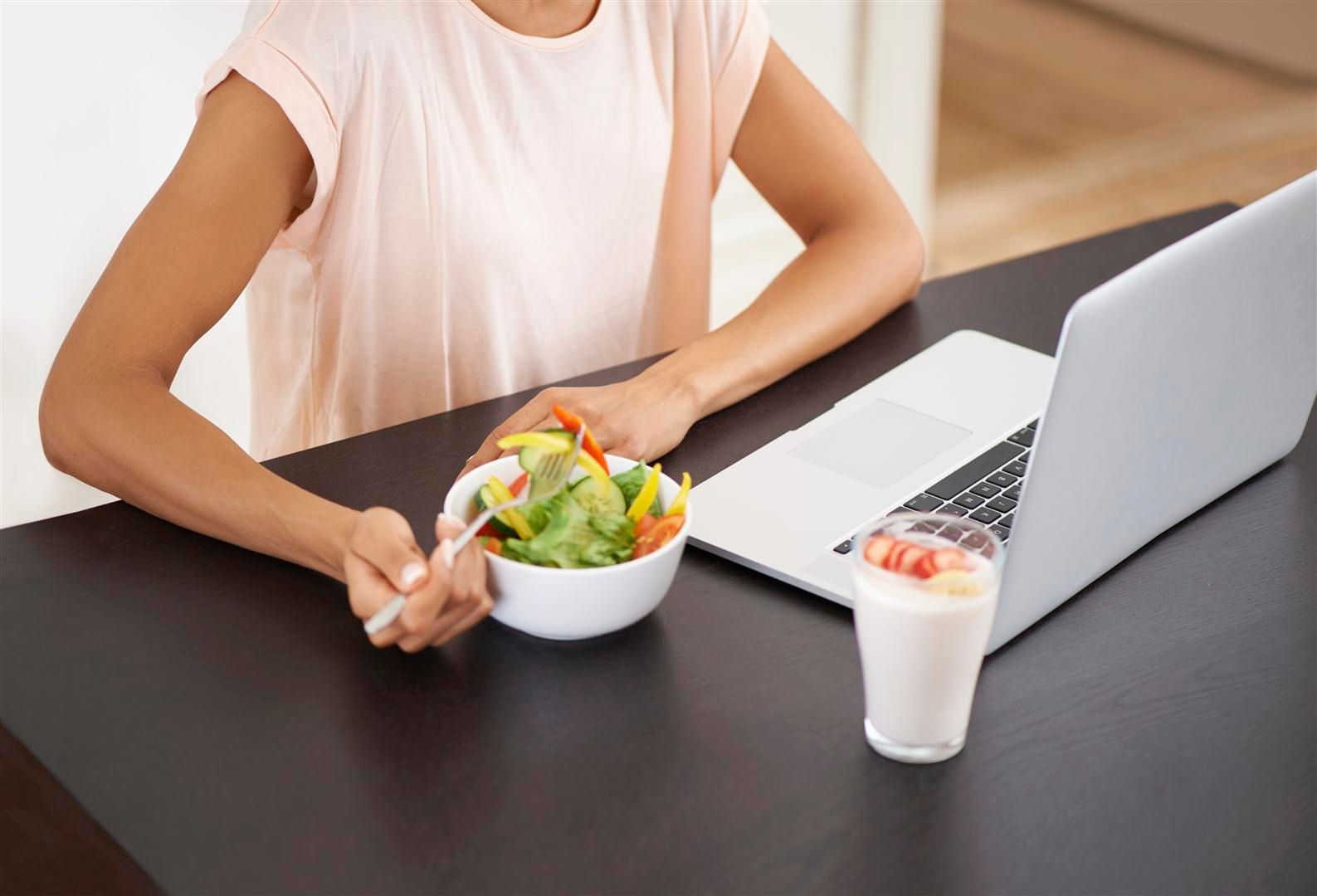 © Istockphoto  | Spesso il tempo per cucinare è poco così tutte finiamo per mangiare in pausa pranzo gli avanzi della cena la solita pasta: sbagliato! Scopri il menu corretto