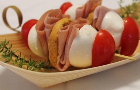 © tgcom24  | 
      Fagottini di mortadella, pistacchi e caciotta fresca.
   