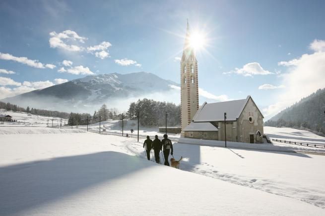 © ufficio-stampa  | 
      Weissensee, pattinatori sul lago
   