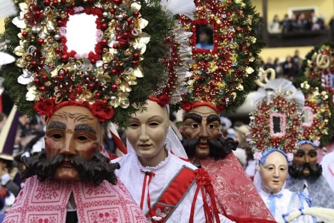 © ufficio-stampa  | 
      Maschere di carnevale in Tirolo
   