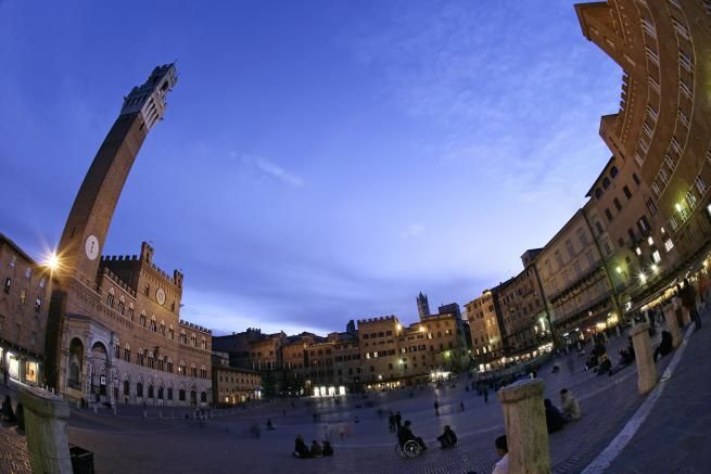 © ufficio-stampa  | 
      Siena, piazza del Campo
   