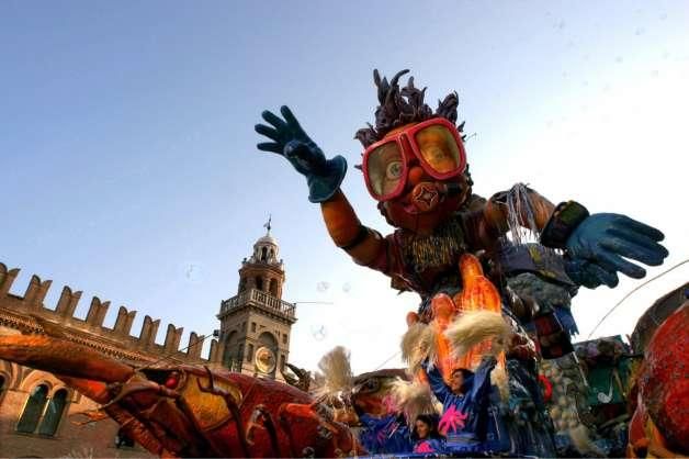 © web  | La prima comparsa del sub a Sciacca (Agrigento), che vince l'edizione del Carnevale ex aequo con un'altra creazione