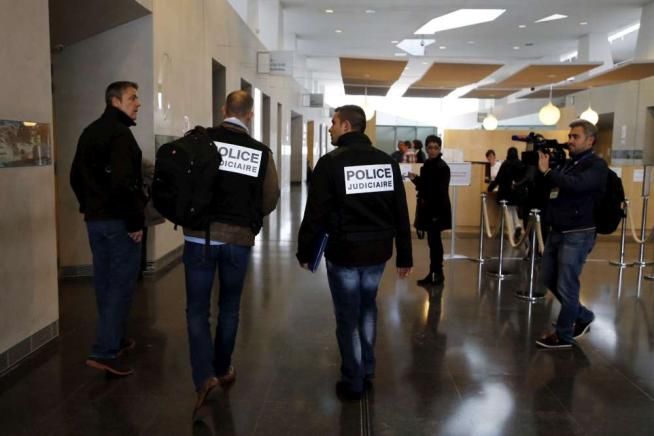 © -afp  | Agenti della polizia giudiziaria all'interno del tribunale di Melun