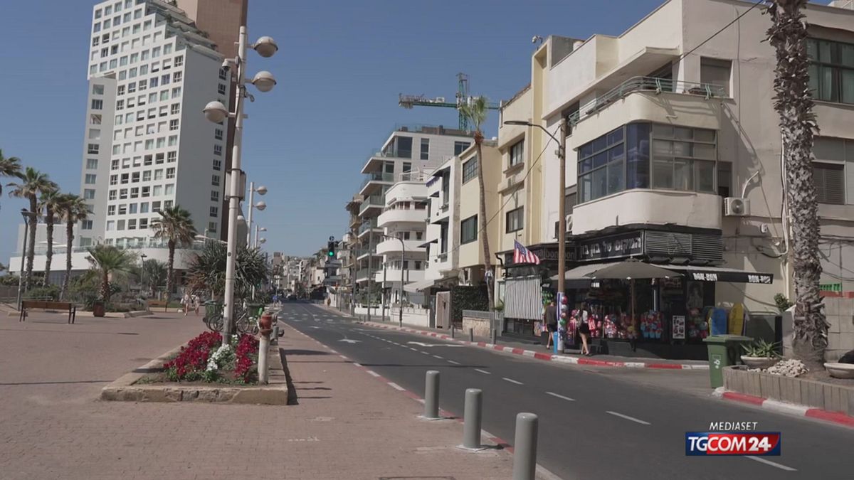 18.00 REPORTAGE TEL AVIV, TRA BOMBE E SPIAGGIA SRV