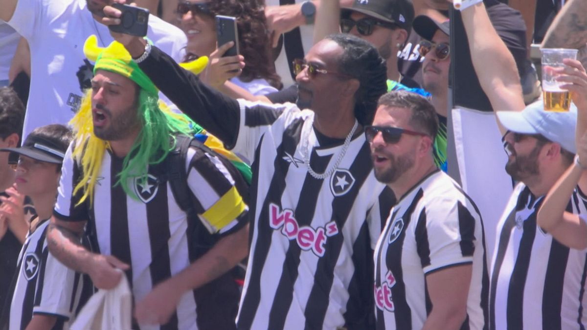 SNOOP DOGG IN CURVA A TIFARE BOTAFOGO MA... È LUI O NON È LUI?