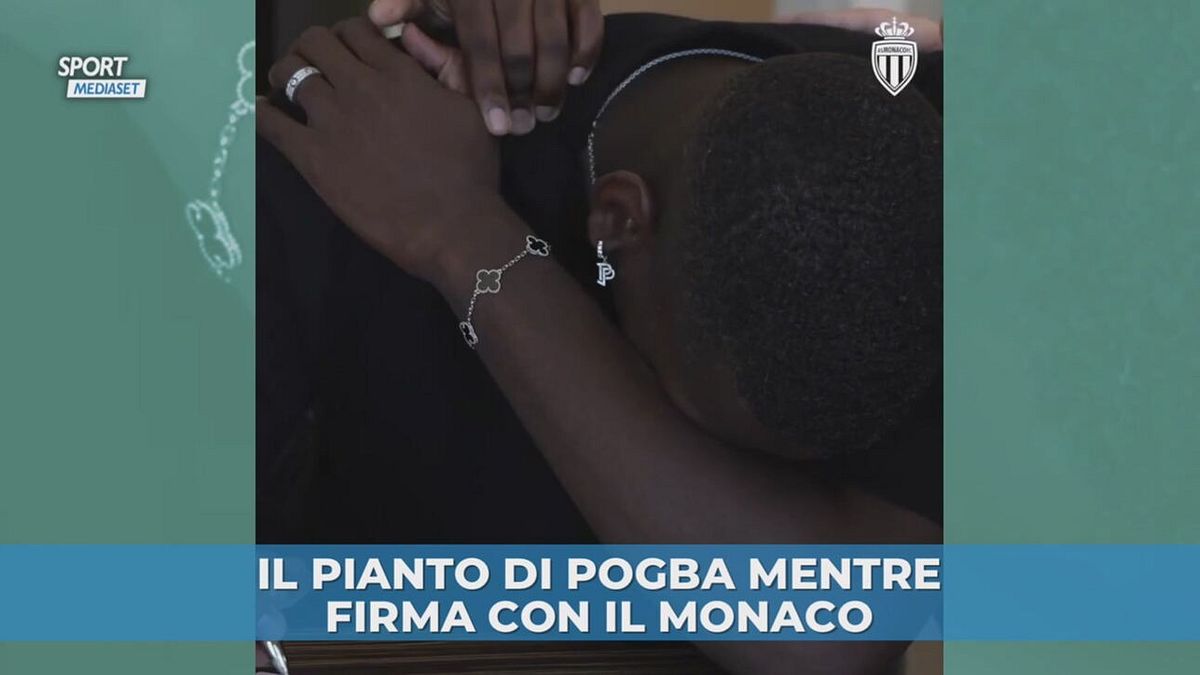 Pogba in lacrime mentre firma