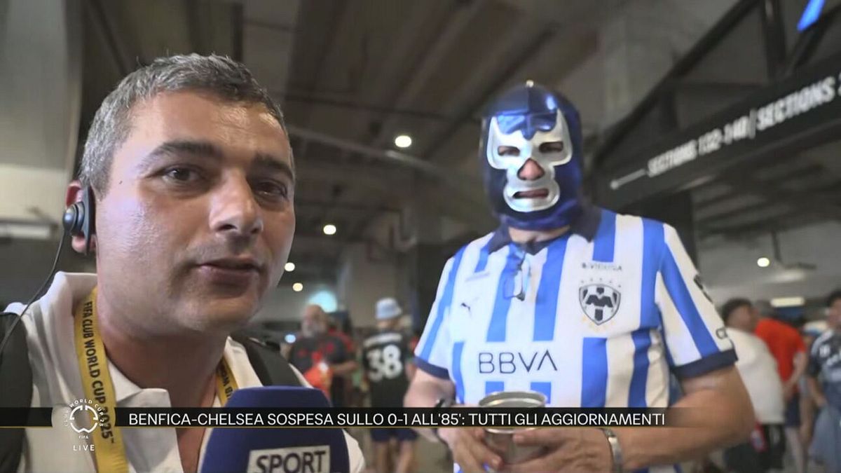 Pausa fulmini? Miceli incontra Rey Mysterio e i tifosi "attaccano" la pizza americana