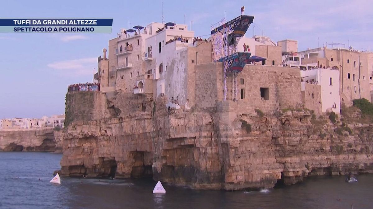 Polignano, tuffi da grandi altezze