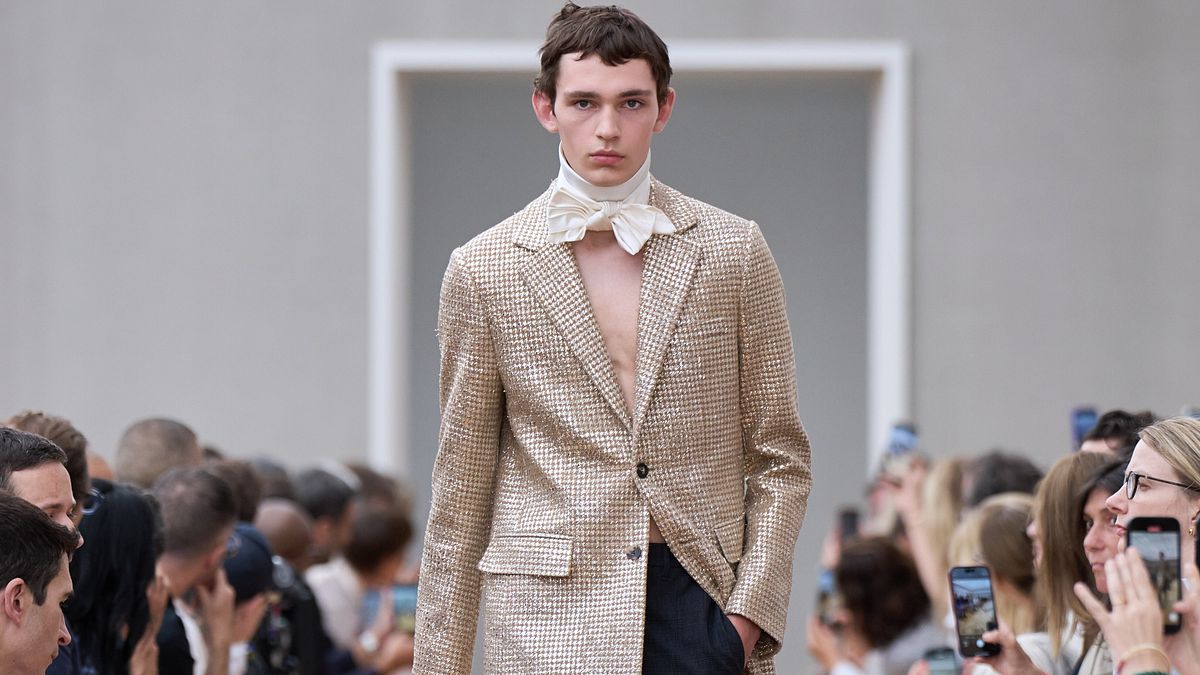 Dior, un look dalla sfilata della collezione uomo primavera estate 2026 (credit: Dior Press Homme)