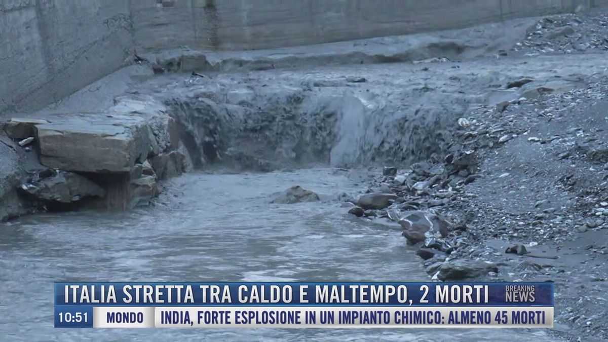 Breaking News delle 11.00 | Italia stretta tra caldo e maltempo, 2 morti