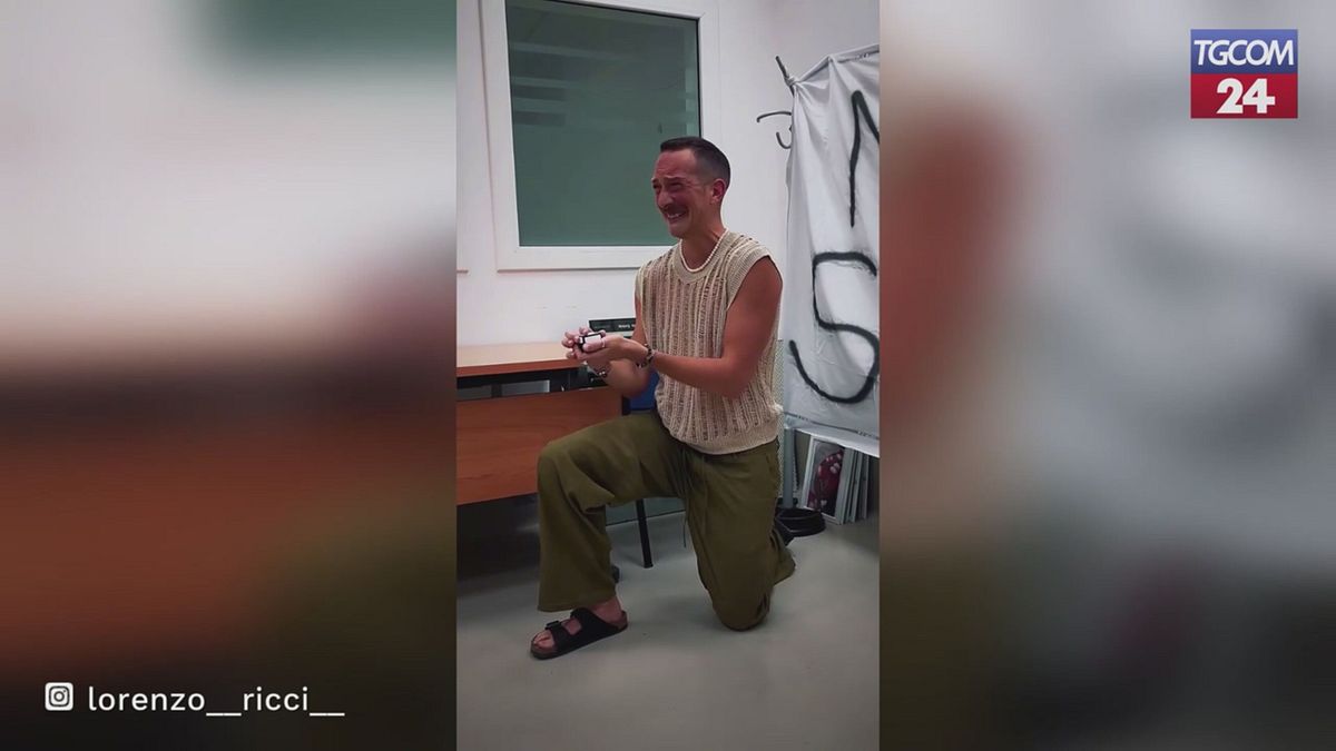 Proposta di matrimonio in ospedale a Firenze: Lorenzo chiede al compagno di sposarlo