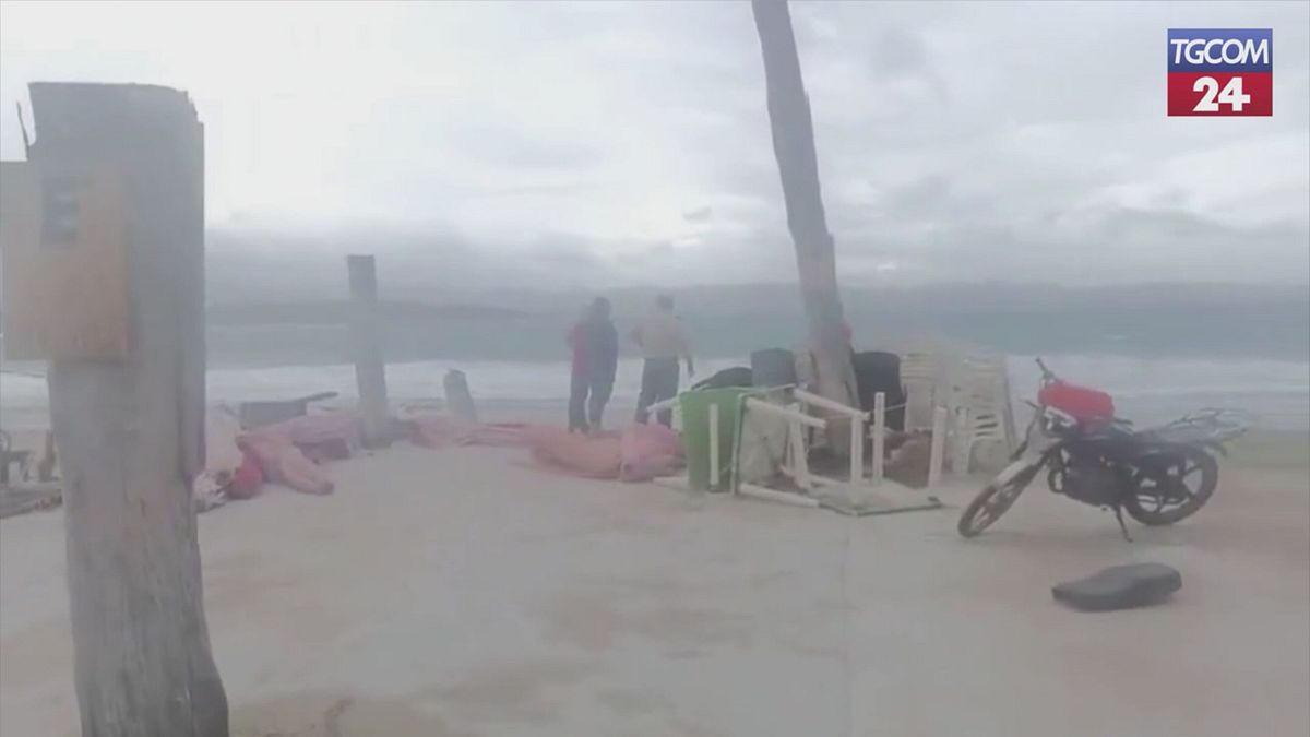 L'uragano Flossie porta venti a 175 km/h in Messico