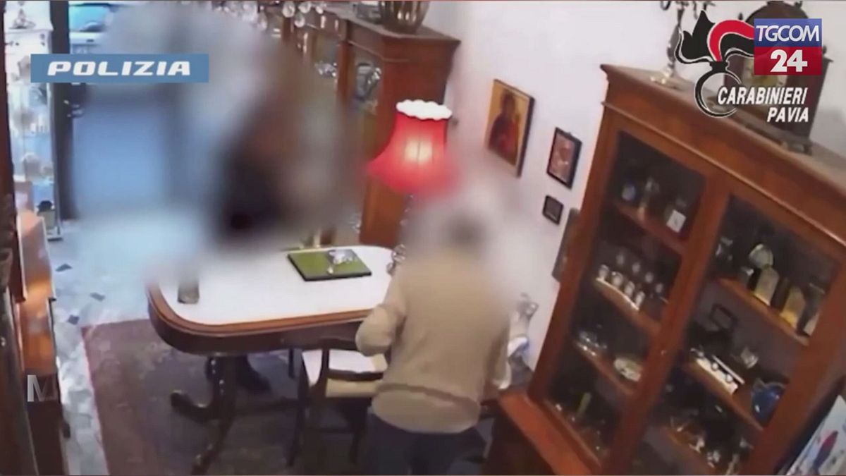 Milano, furti in gioiellerie per 130mila euro: arrestata 60enne